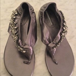 VERA WANG LAVENDER Gray Leather Embellished Crystal Sandal. Wm Sz 8 M